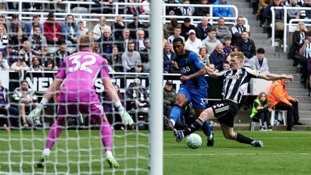 Real reason Lewis Hall was hooked as furious Kieran Trippier hits out at jogging Newcastle stars