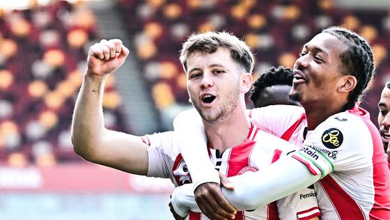 Image de l'article :Brentford U21s 2 Swansea City U21s 2: Laidlaw and Donovan strike as Bees win PDL title at Gtech Community Stadium