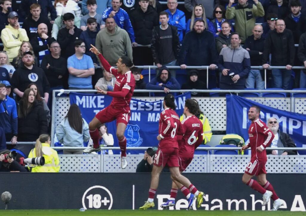 Van Dijk is dolblij met cruciale treffer en looft Salah in duo-interview