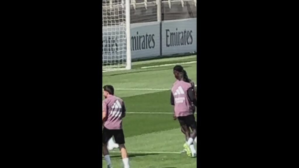 La cara de CAMAVINGA durante el ENTRENAMIENTO del REAL MADRID: visiblemente afectado