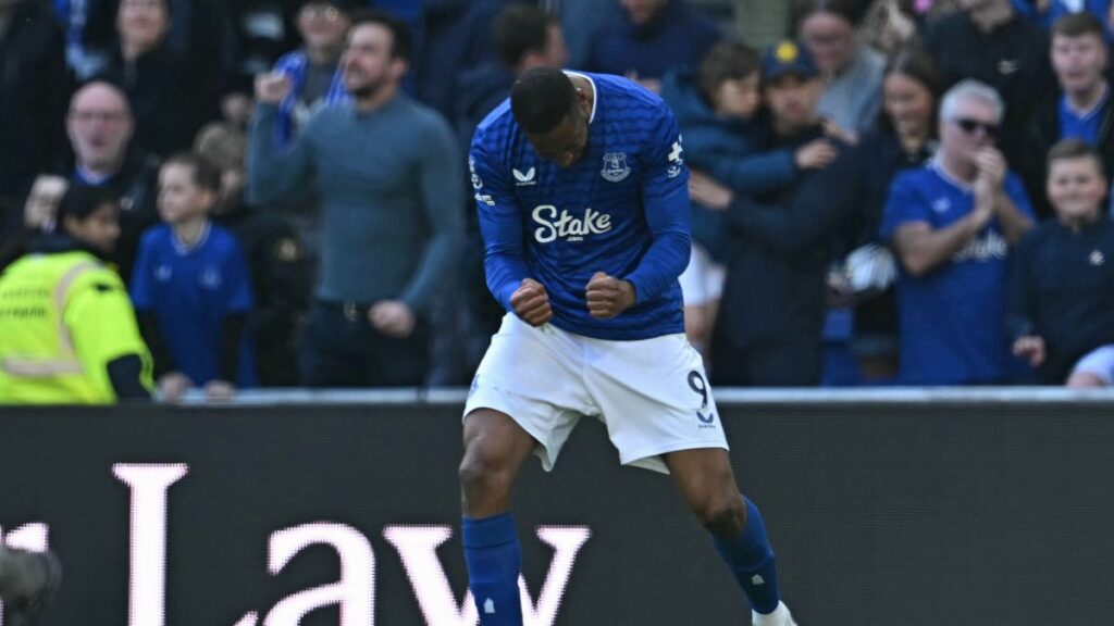 Everton facing crunch Beto contract decision as Liverpool regret once again clear