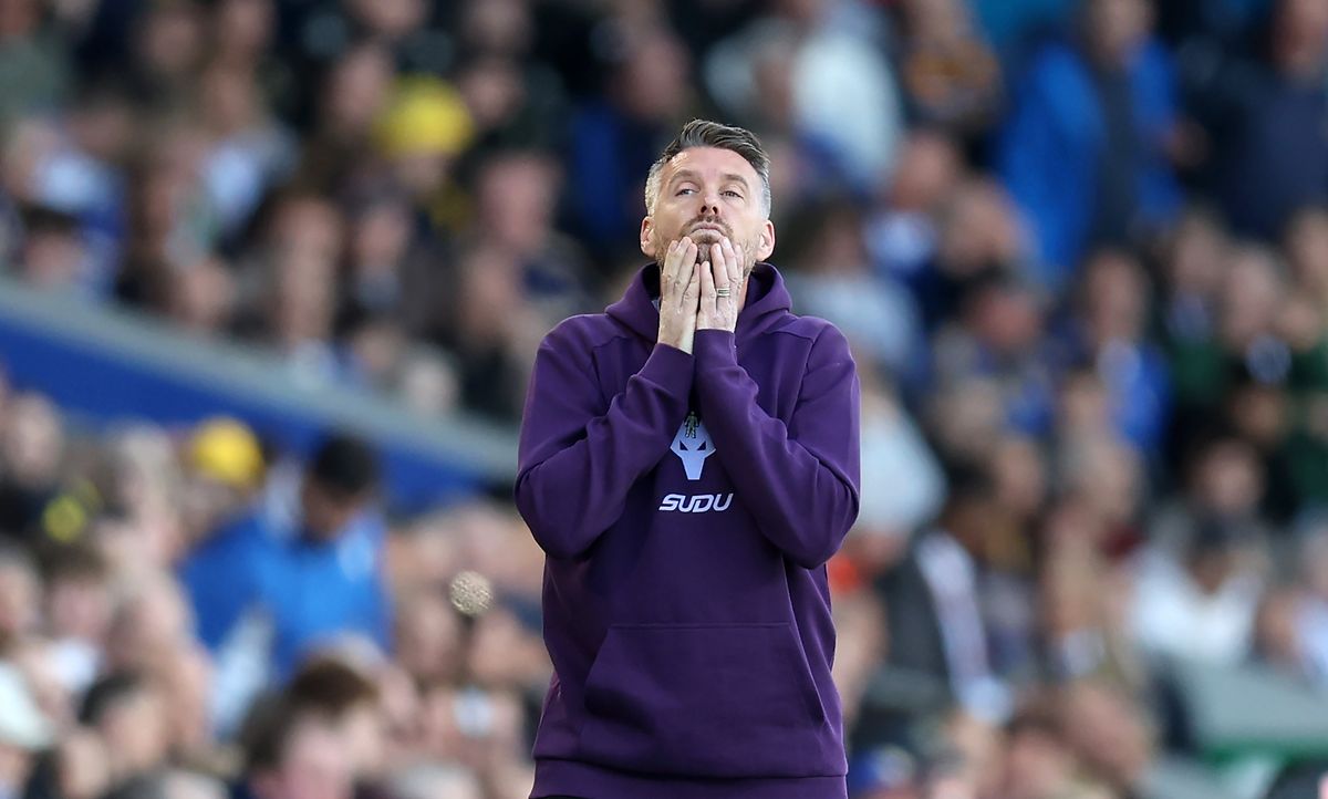 LEEDS, ENGLAND - APRIL 18: Rob Edwards, Manager of Wolverhampton Wanderers, reacts on the sidelines during the Premier League match between Leeds United and Wolverhampton Wanderers at Elland Road on April 18, 2026 in Leeds, England. (Photo by George Wood/Getty Images)