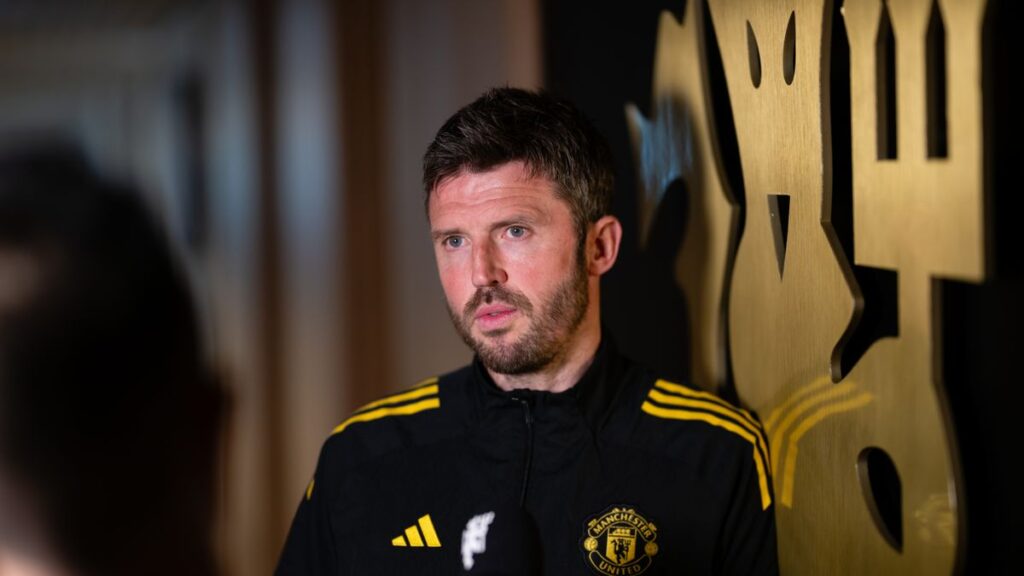 Man United chiefs 'won't be able to leave their house' as they ponder 'most ridiculous decision ever'