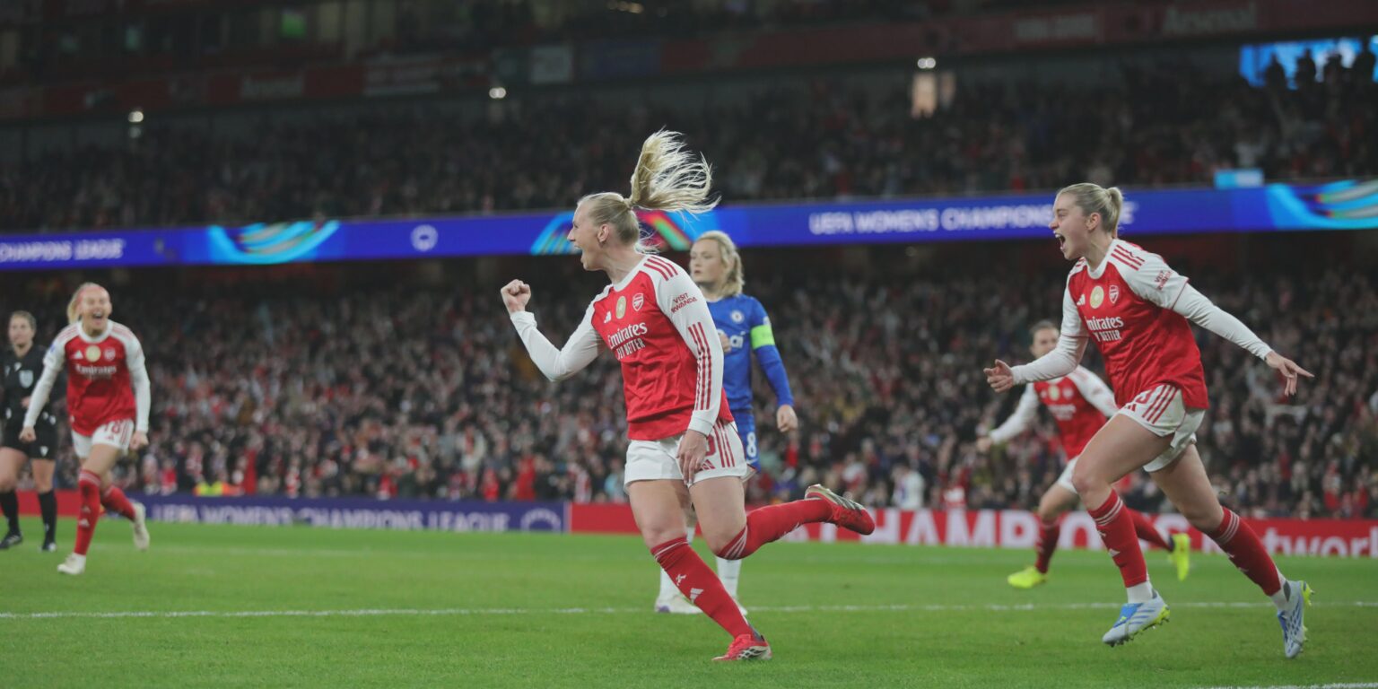Stina Blackstenius signs new Arsenal contract