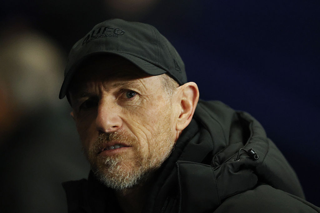 OXFORD, ENGLAND - NOVEMBER 28: Gary Rowett, Manager of Oxford United, looks on prior to the Sky Bet Championship match between Oxford United and Ipswich Town at Kassam Stadium on November 28, 2025 in Oxford, England. (Photo by Warren Little/Getty Images)
