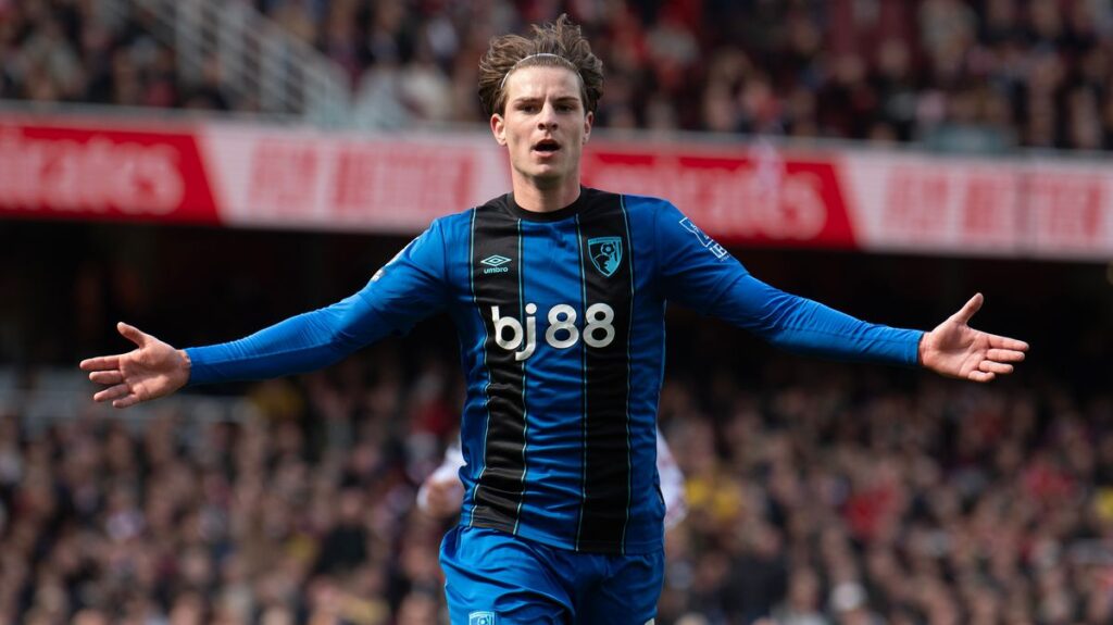 Man United make transfer checks on Alex Scott in bid to replace Casemiro