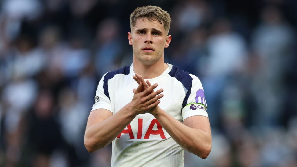 Liverpool transfer news amid Micky van de Ven battle as Reds 'irritated' by demands