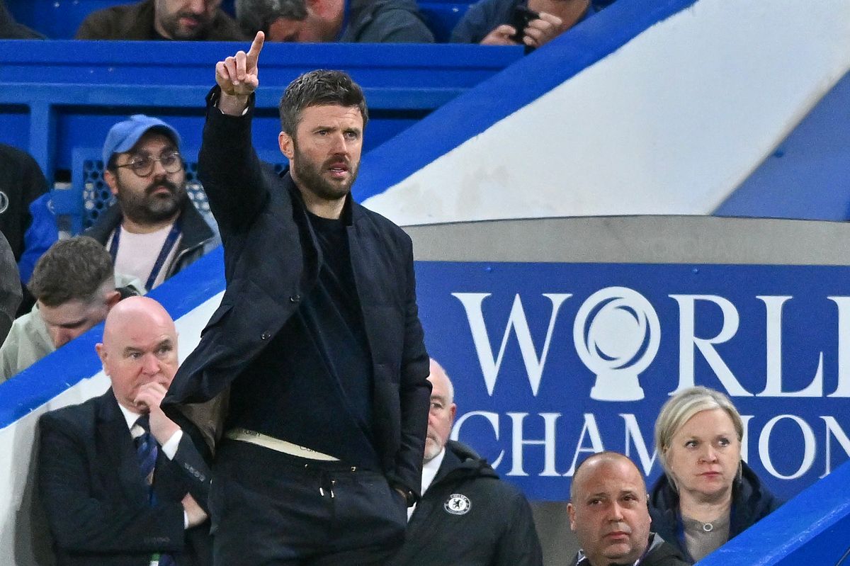 Michael Carrick during the Premier League match between Chelsea and Manchester United at Stamford Bridge.