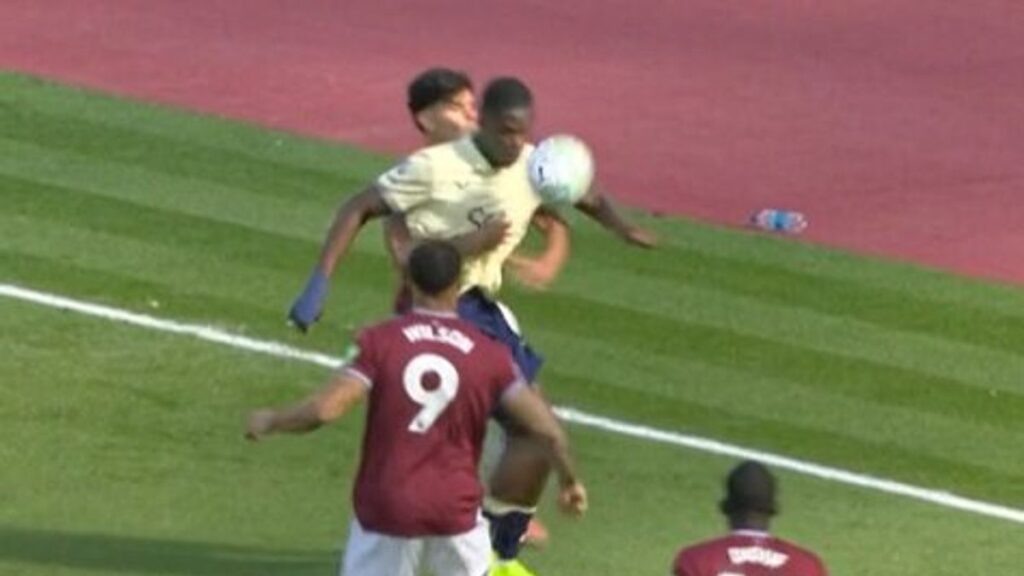 Everton get new referee verdict vs West Ham after he left David Moyes gobsmacked