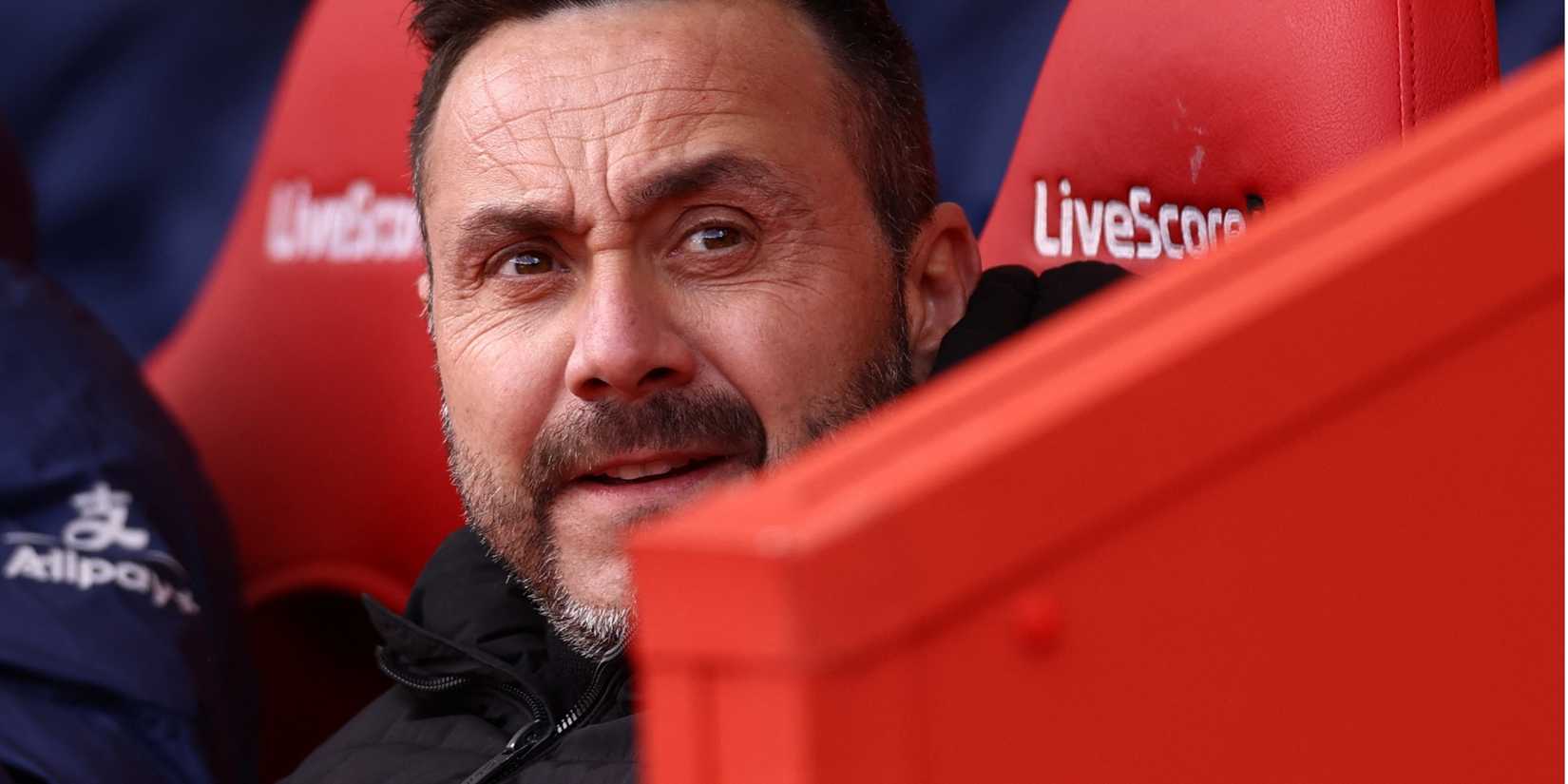 Tottenham manager Roberto De Zerbi watches on vs Sunderland