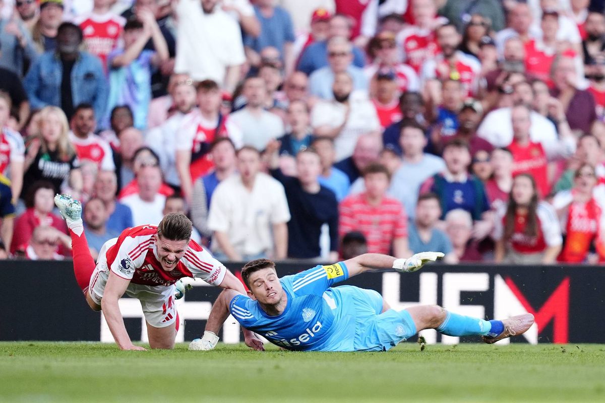 Arsenal star Viktor Gyokeres is fouled by Nick Pope.
