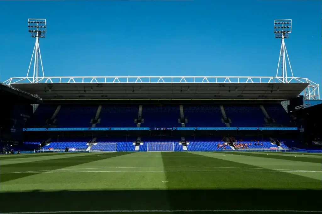 U21s Bow Out as U18s Hit Back in Style