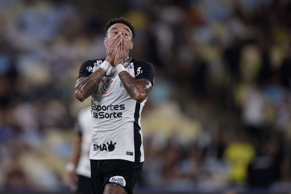 Jesse Lingard of Corinthians reacts after a missed chance during the match between Fluminense and Corinthians as part of Brasileirao 2026 at Maracana Stadium