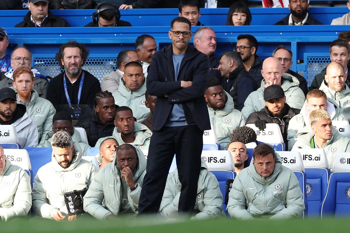Chelsea's English head coach Liam Rosenior watches his team during the English Premier League football match between Chelsea and Manchester City at Stamford Bridge in London