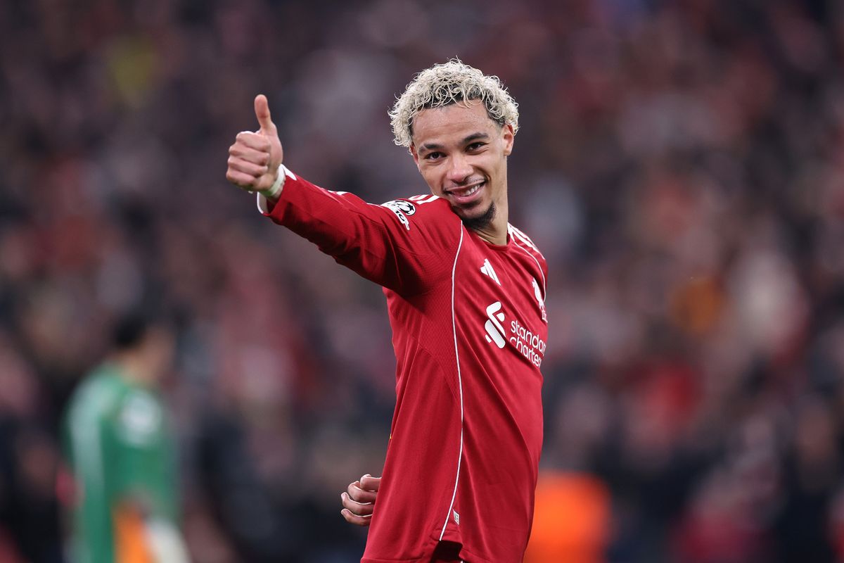 Hugo Ekitike gives a thumbs up