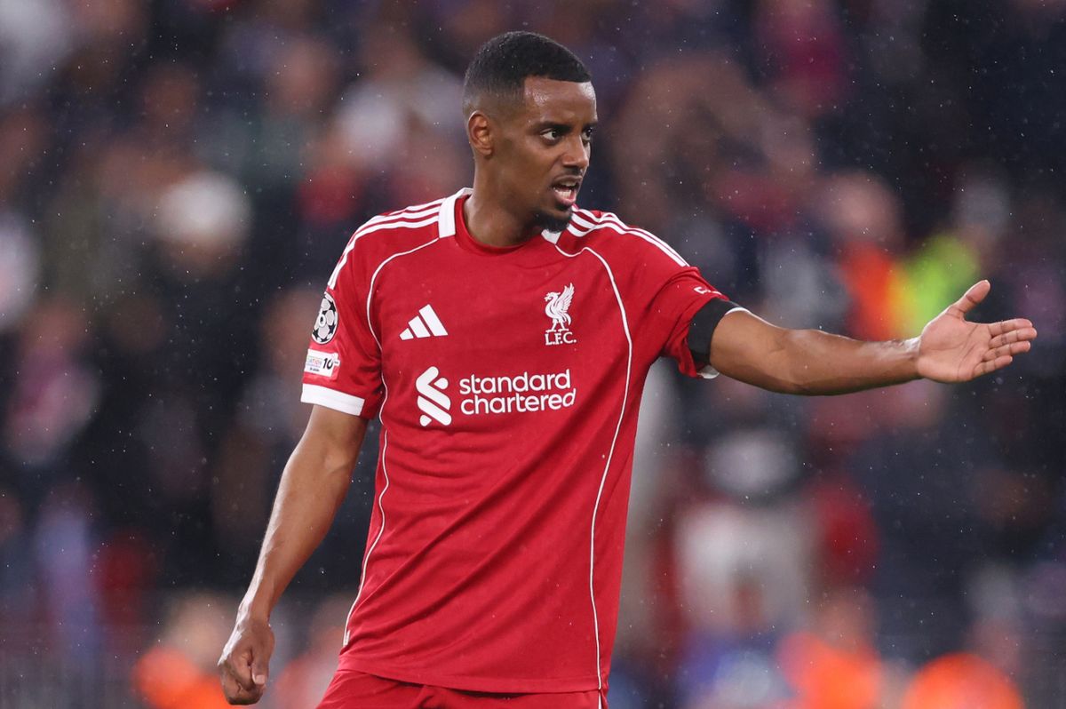 Alexander Isak gestures