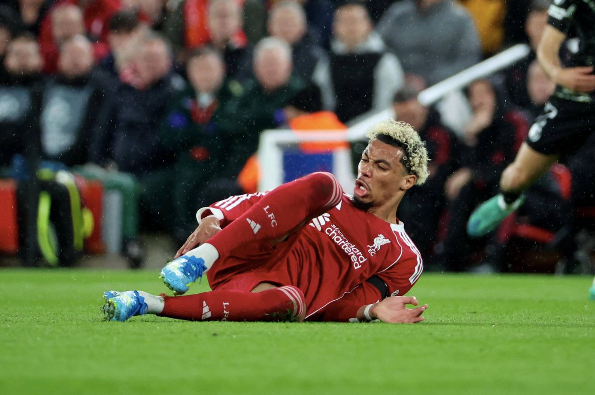 Hugo Ekitike grimaces