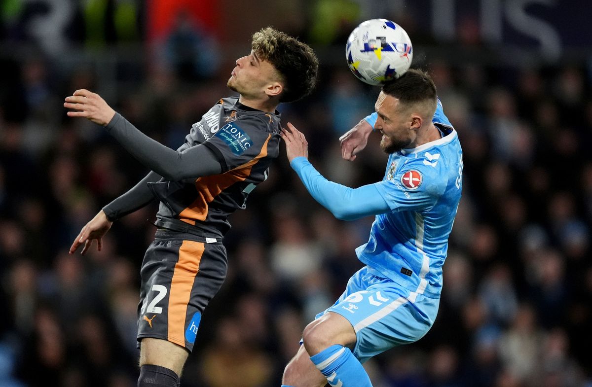 Derby County's Bobby Clark (left) and Coventry City's Matt Grimes battle for the ball