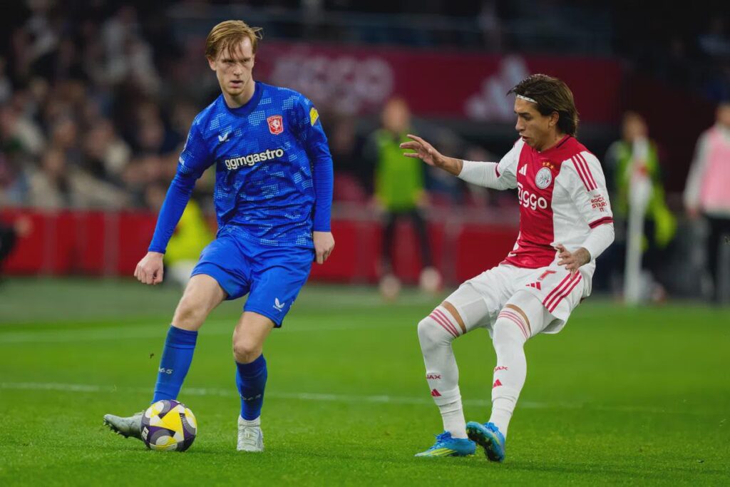 FC Twente langer door met revelatie Mats Rots