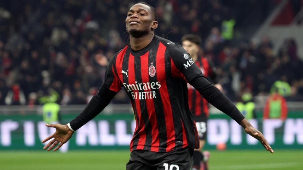 [Luis Miguel Sanz] Leao plans to leave Milan this summer, and is interested in joining FC Barcelona. Milan is seeking to offload his salary, and may be prepared to sell him for €50M or less. Laporta is a fan of the player, his agent Jorge Mendes was used to explore the possibility of the deal.