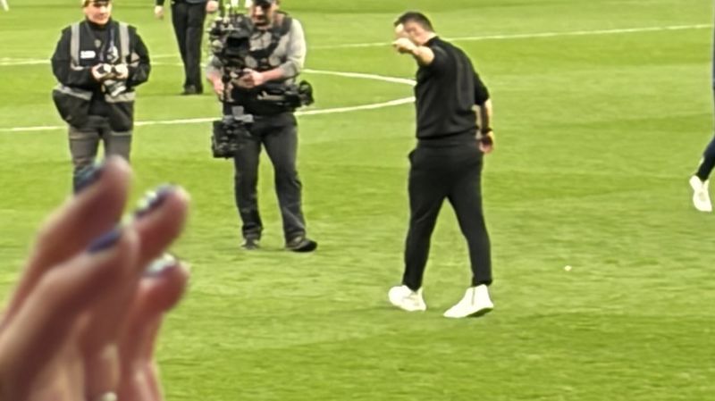 A perfectly respectful reunion between Brighton fans and De Zerbi