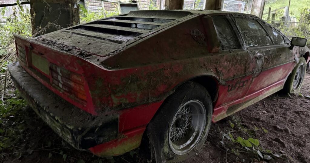1982 Lotus Esprit Turbo sold for £20,000 at auction