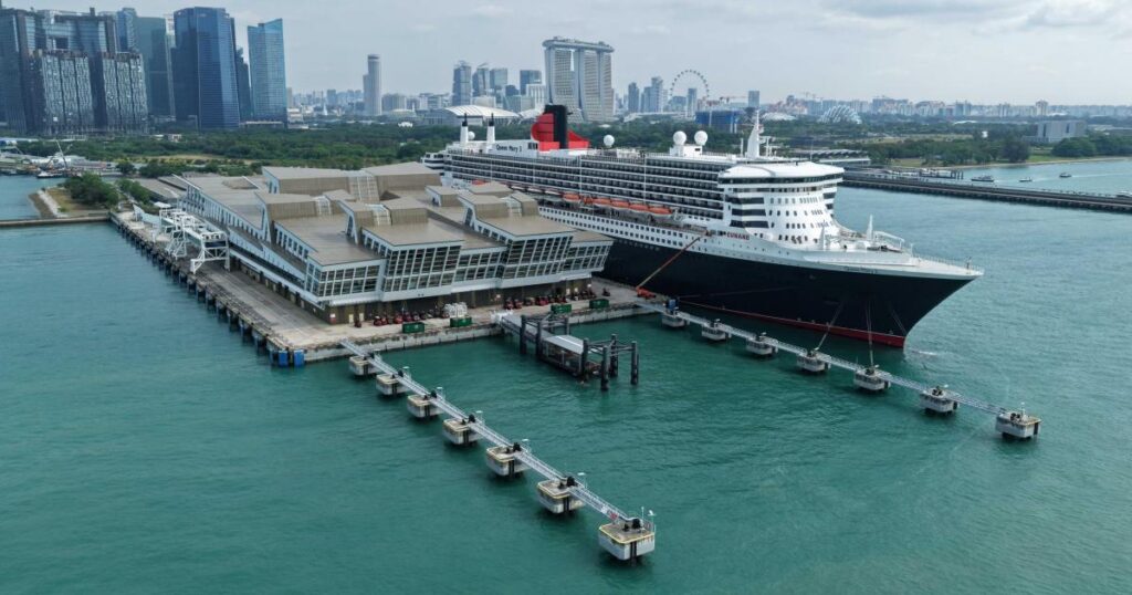 Queen Mary 2 arrives in Singapore during world voyage