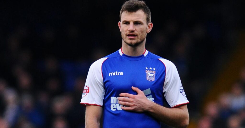 Ipswich Town - Ex-Blue Tommy Smith relegated with Braintree