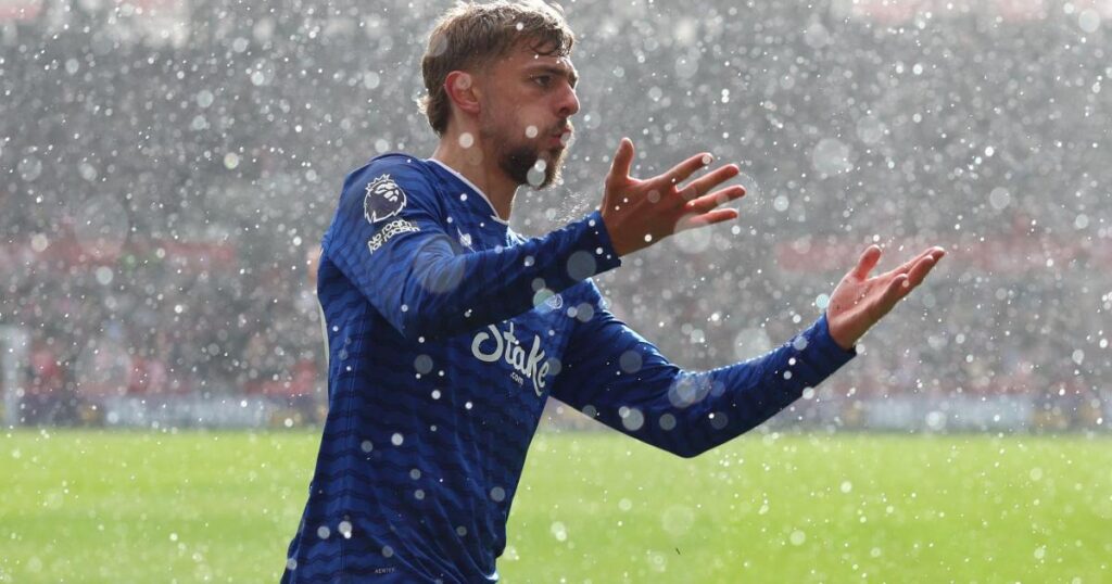 Kiernan Dewsbury-Hall scores late equaliser for Everton at Brentford