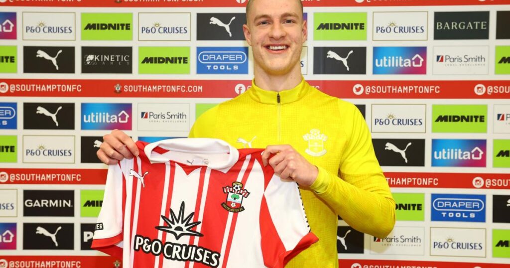 Young Southampton defender pens contract extension at St Mary's
