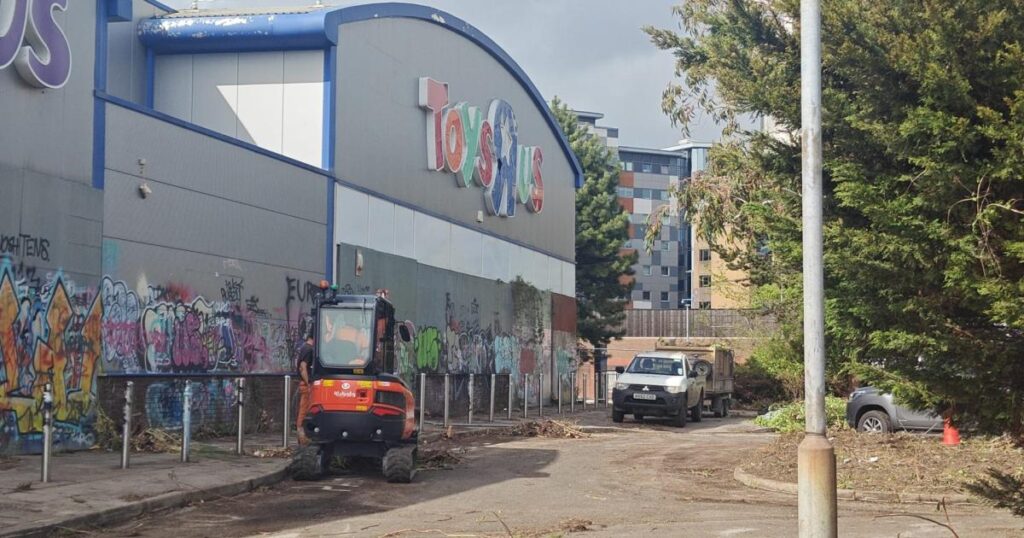 Work to re-open part of Toys R Us car park in Southampton
