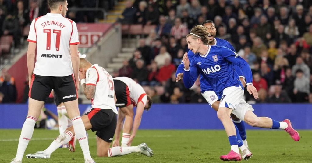 Ipswich edge towards promotion as Jack Clarke equaliser denies Southampton