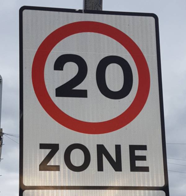 20 zone priory road 600px sign