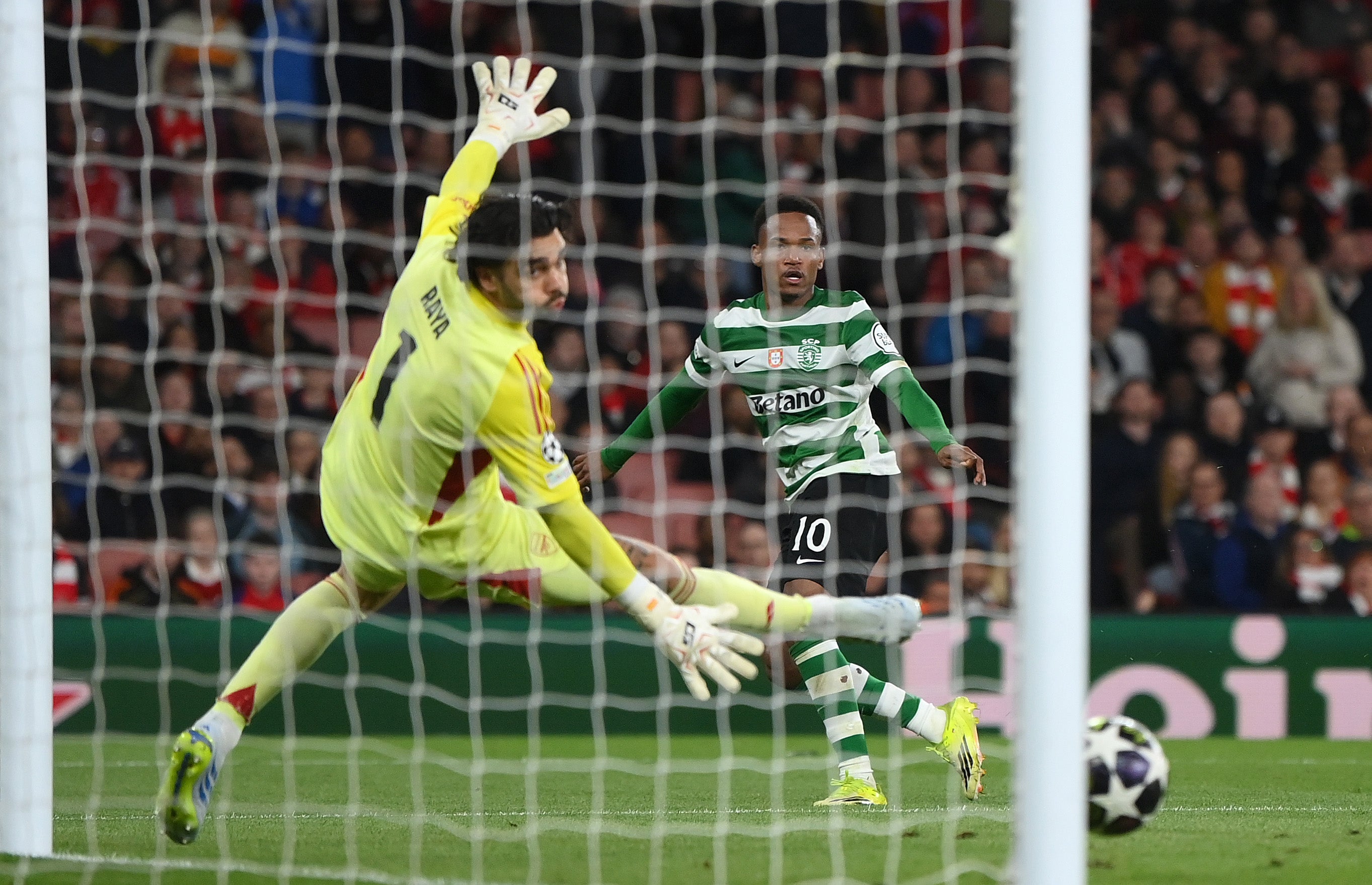 Geny Catano came agonisingly close to equalising for Sporting