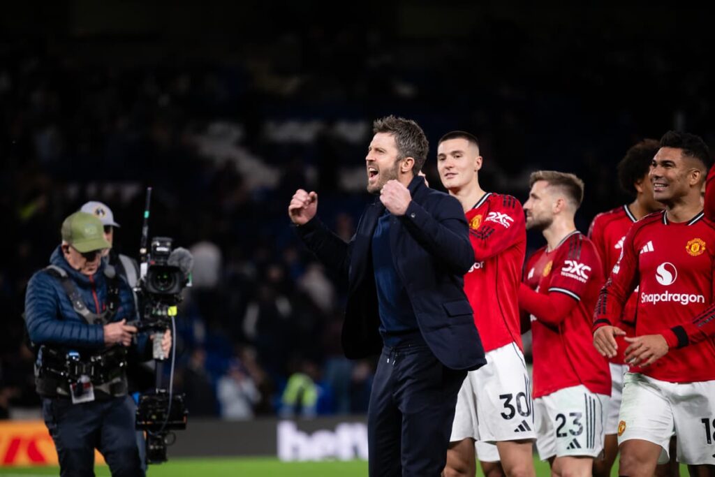 How many points do Man Utd need to guarantee Champions League qualification?