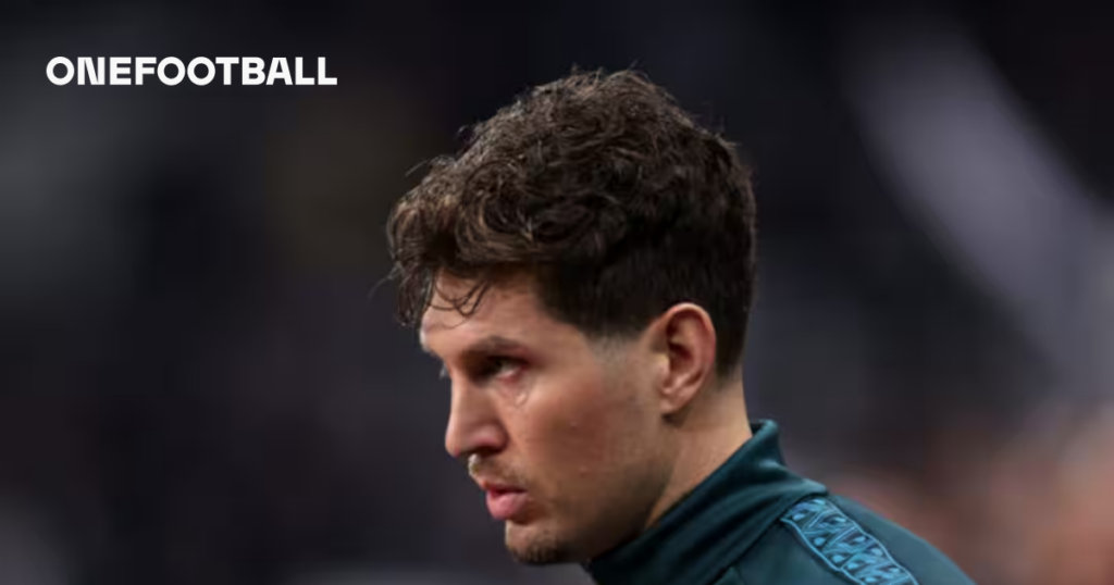 Everton plotting sensational move for Manchester City defender 