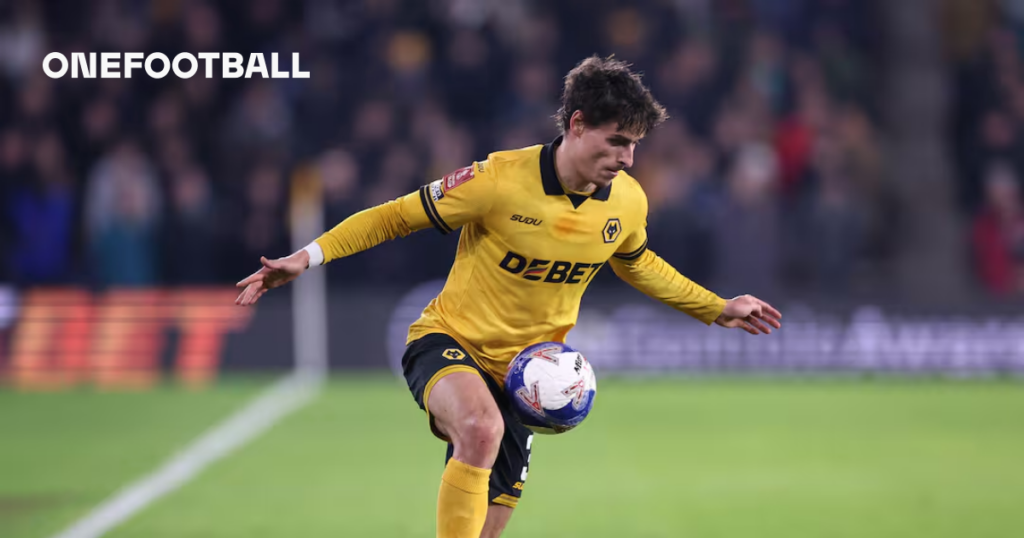 Rob Edwards praises Hugo Bueno’s growth after Wolves first-team rise Rob Edwards praises Hugo Bueno’s growth after Wolves first-team rise