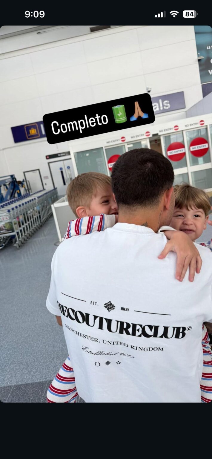 Bruno wearing a Manchester top