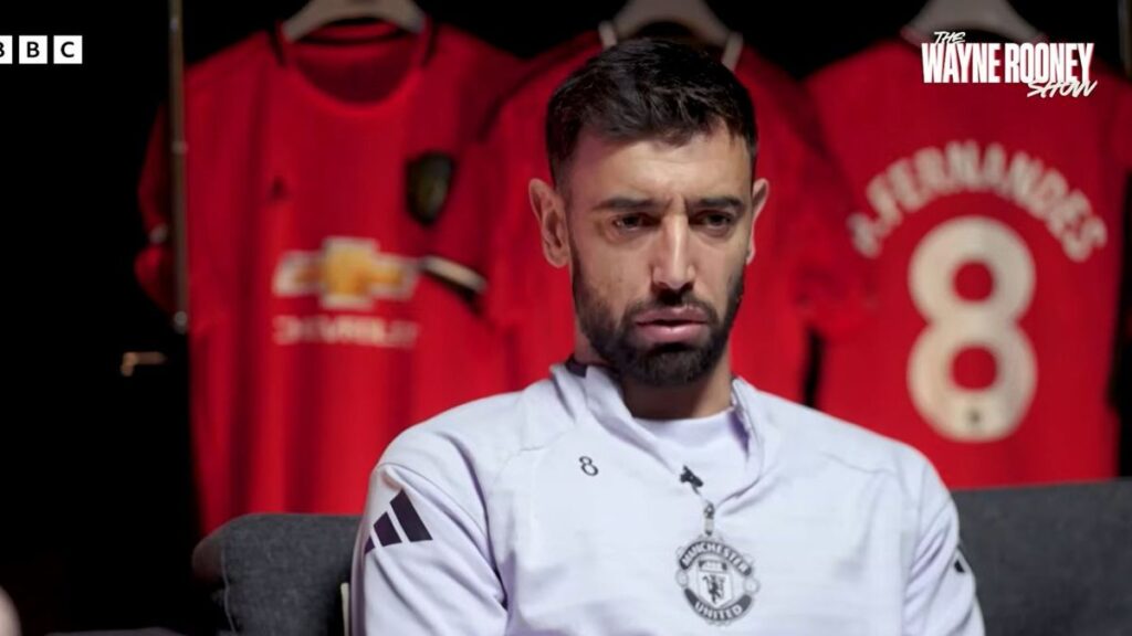 Man Utd news: Bruno Fernandes issues apology as Arsenal 'begin talks' with Red Devils target
