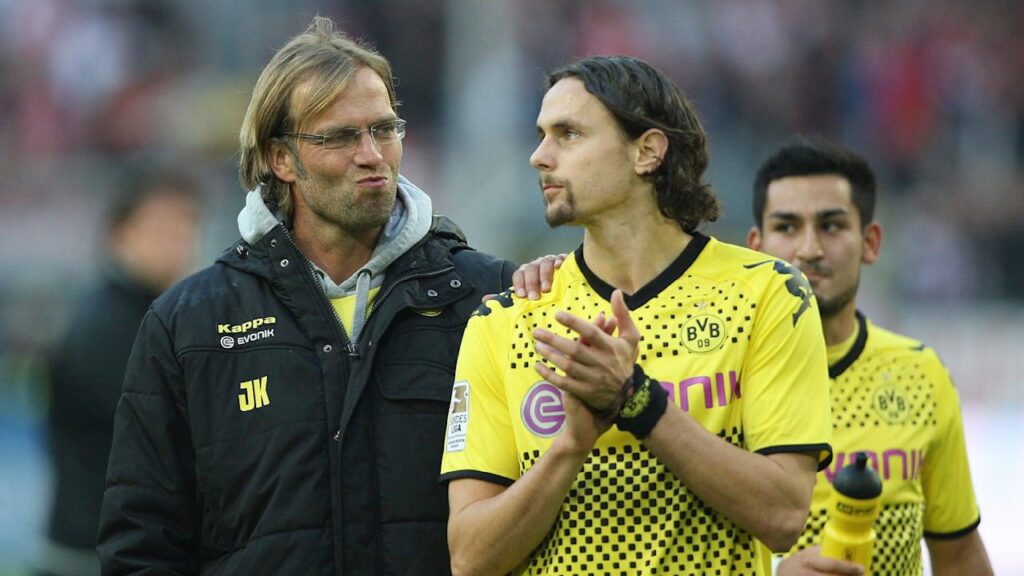 Ex-BVB-Star Subotic: "Ich hatte schnelle Autos, eine Villa mit Jacuzzi. Dann habe ich meine Stiftung gegründet. Und mich nach Karriereende entschlossen, alles für meine Stiftung zu geben: mein Geld, meine Zeit, meine Gedanken. Bis heute haben wir 439.255 Menschen Zugang zu Trinkwasser ermöglicht."