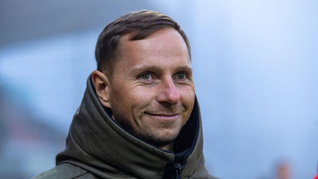 ADO-directie looft trainer Peter: "Het is echt een leraar, een gouden methode"