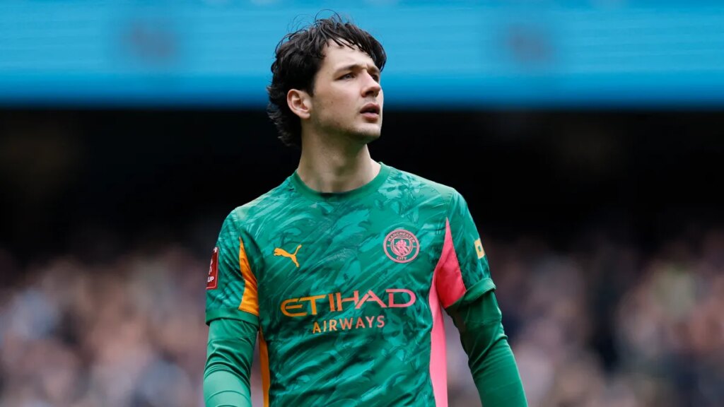 Aston Villa targeting James Trafford as Emiliano Martinez replacement