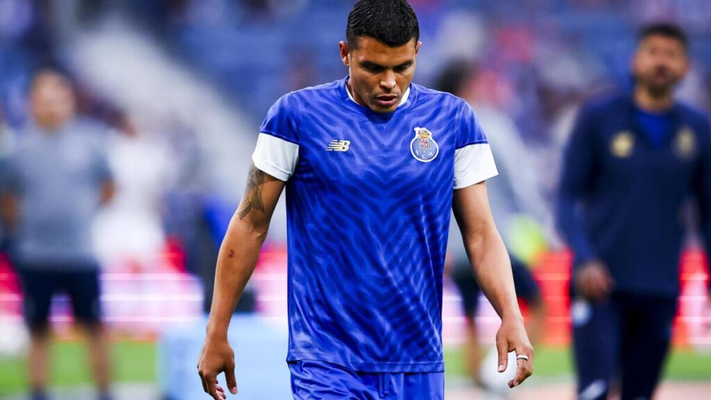 "Thiago Silva envergonha toda a gente por ainda estar a jogar aos 41 anos"