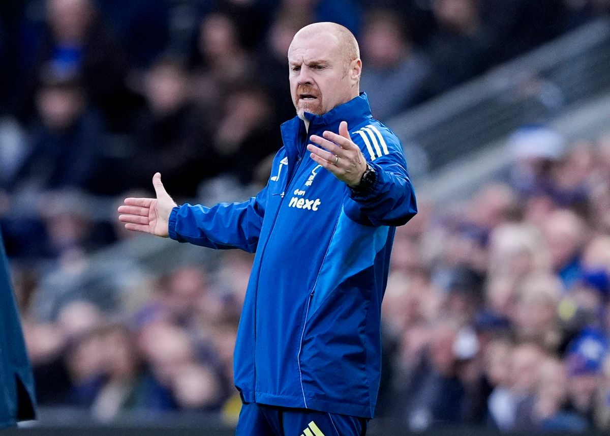 Sean Dyche gestures