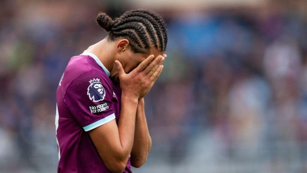 The stakes are high on both ends of the table. EFE