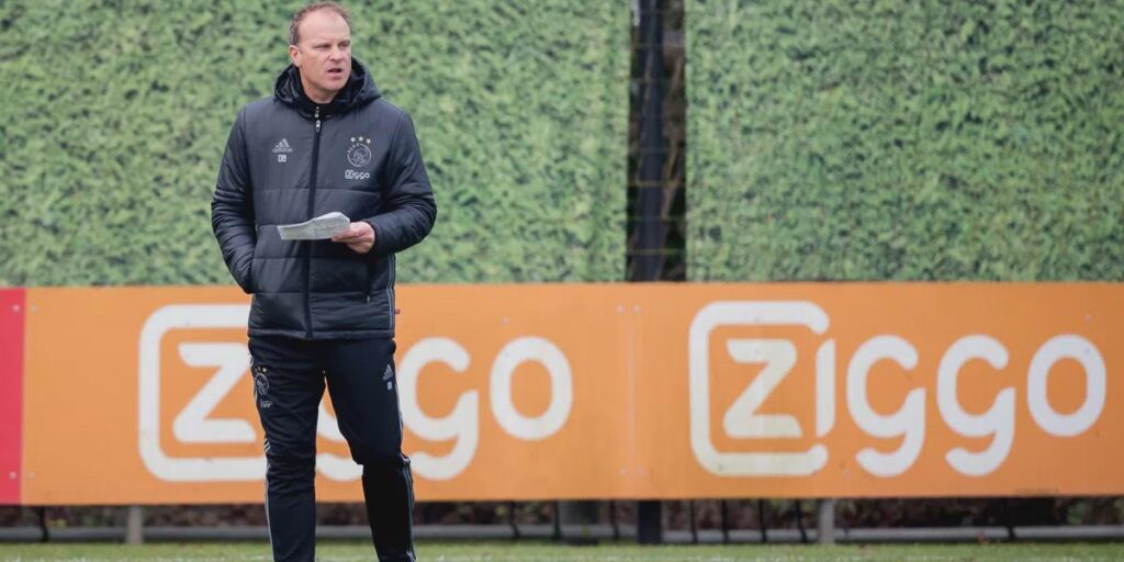 Ajax-icoon Bergkamp weigert ooit nog terug te keren bij de club: 'Dan is het klaar ook'