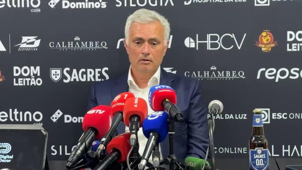 Mourinho disse que Prestianni não treinou após voltar da Argentina, mas as imagens do Benfica desmentem-no