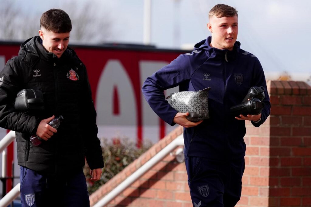 Regis Le Bris makes two defensive changes for Sunderland vs Nottingham Forest