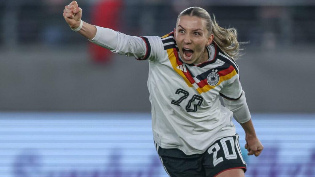 Massenflucht bei den Eintracht-Frauen: DFB-Star Elisa Senß wechselt wohl zum FC Bayern, Reuteler zum FC Arsenal und Top-Stürmerin Anyomi steht vor einer Unterschrift bei PSG. Aufgrund der möglichen ablösefreien Wechsel von Reuteler und Anyomi will die SGE keine Zweijahresverträge mehr aushandeln.