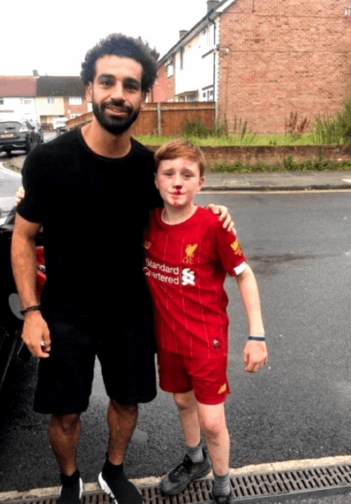 Throwback to when Mo Salah beat up a young Evertonian and forced him to wear a Liverpool kit. (2017)